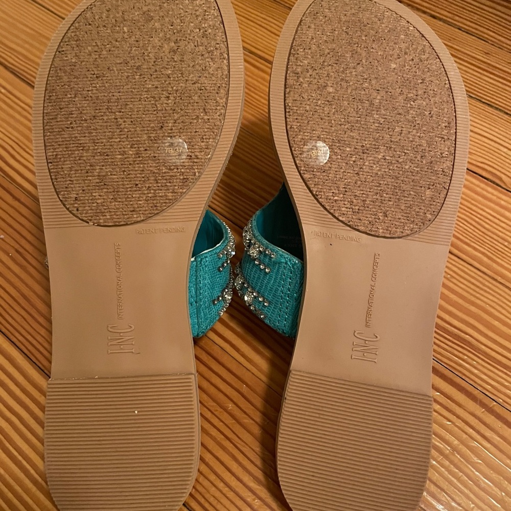Sandles - Picture 2 of 4